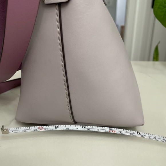 Kate spade lavender cross body ourse - Picture 4 of 7
